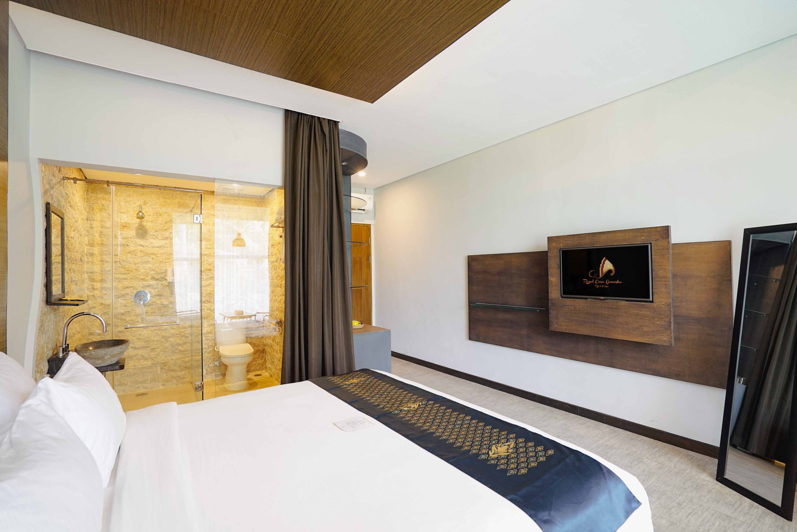 Grand Deluxe Queen Room